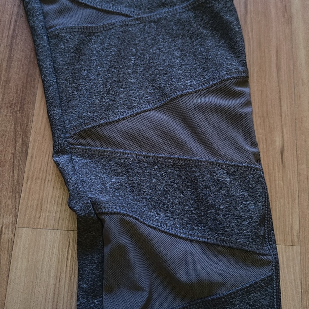 Vogo Athletics gray Capri Leggings - Picture 3 of 4